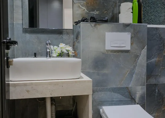 Golden Corner 2 - Sweet Escape