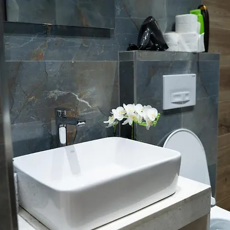 Golden Corner 2 - Sweet Escape